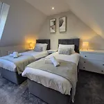 بيت للعطل Wallscourt House By Cliftonvalley *