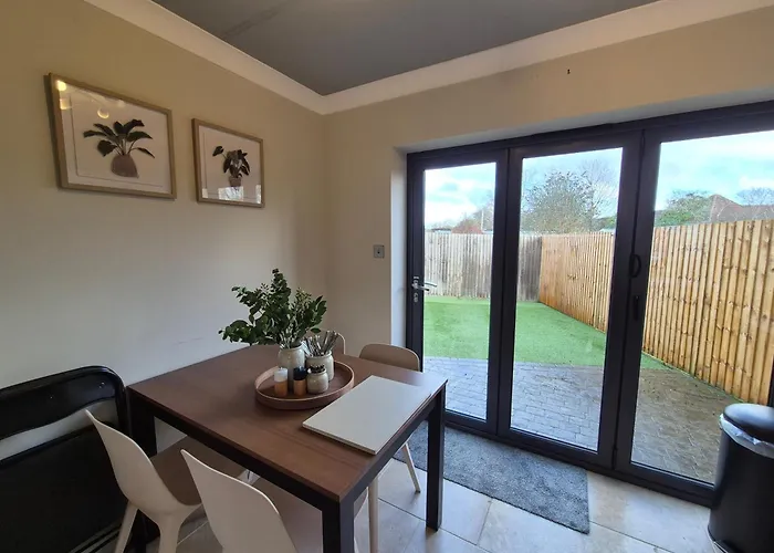 בית נופש Wallscourt House By Cliftonvalley