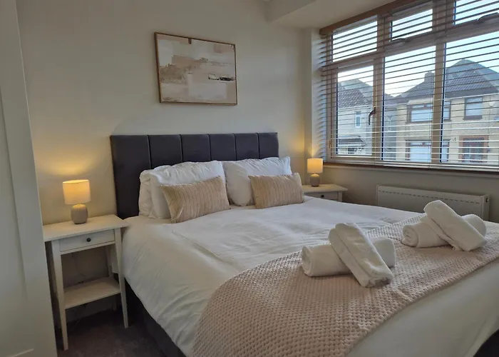 Wallscourt House By Cliftonvalley *